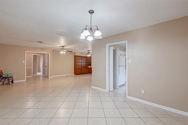 Building Photo - 5107 Trail Lake Dr