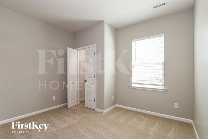 Building Photo - 353 Willowbrooke Way