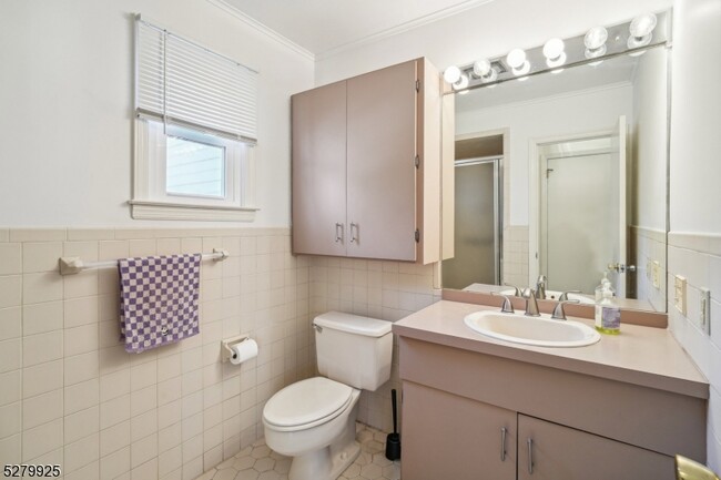 Building Photo - 8 Mounthaven Dr