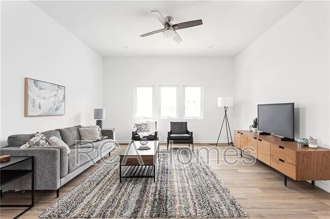 Primary Photo - 408 N Dearborn St