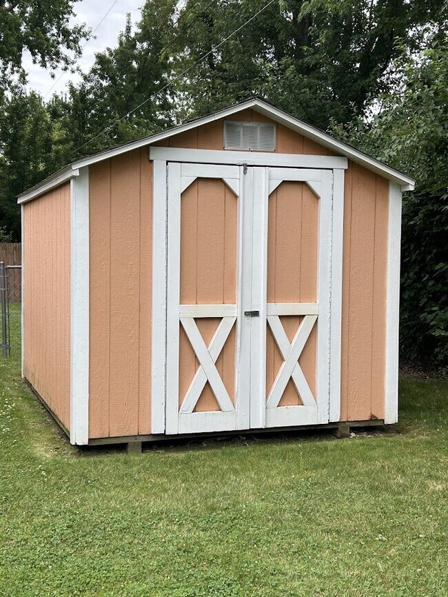 Building Photo - 3738 Green Acre Dr