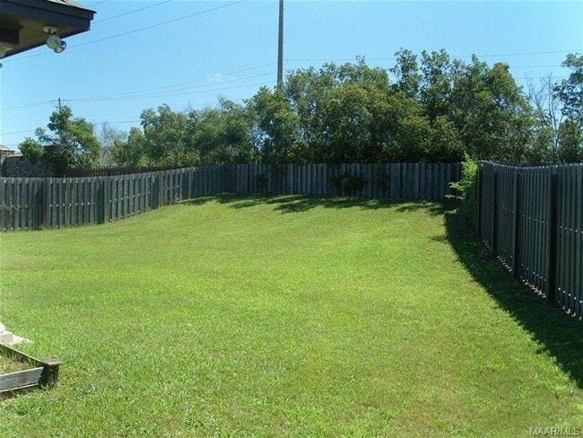 Building Photo - Great Location in Prattville