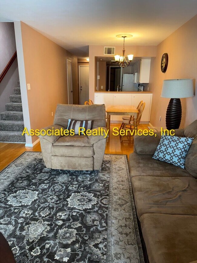 Building Photo - 2-Bedroom Condo with Dual Balconies and PO...