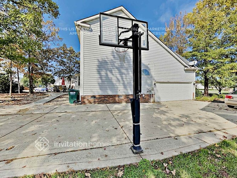 Building Photo - 5402 Frederick St