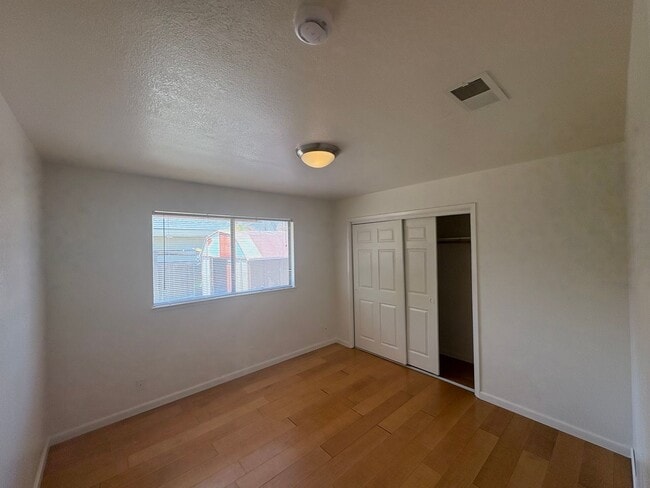 Building Photo - NW Reedley Home Near Shopping Center Rent ...