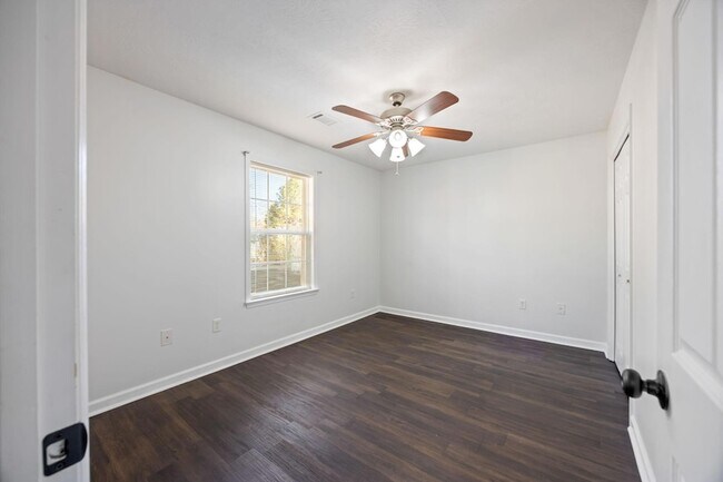 Building Photo - 638 Goodale Ln