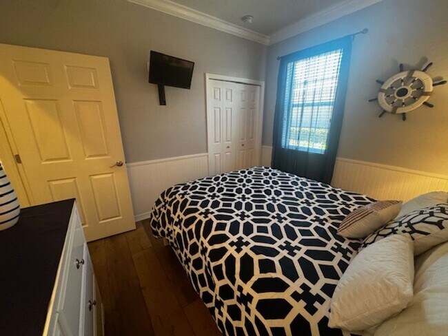 Building Photo - 3 bedroom 2 bathroom Furnished home in Reflection Lakes