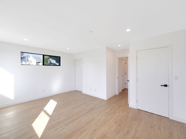 Building Photo - 1856 Redondo Blvd