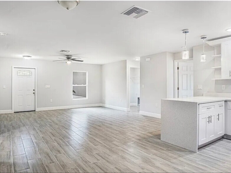 Building Photo - 2509 34th St W