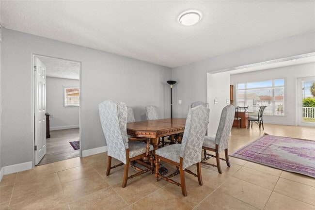 Building Photo - 710 116th Ave