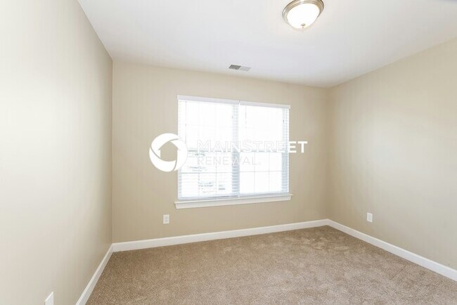 Building Photo - 4 Bedroom Pet-Friendly Home in Charlotte, NC with Main Street Renewal