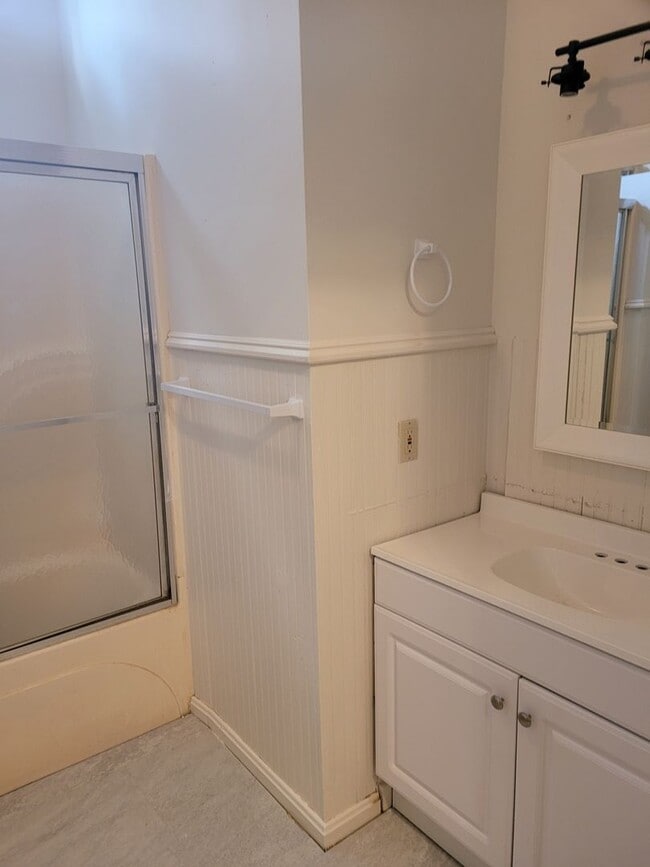 Building Photo - Nice 2Bed/1Bath Cottage