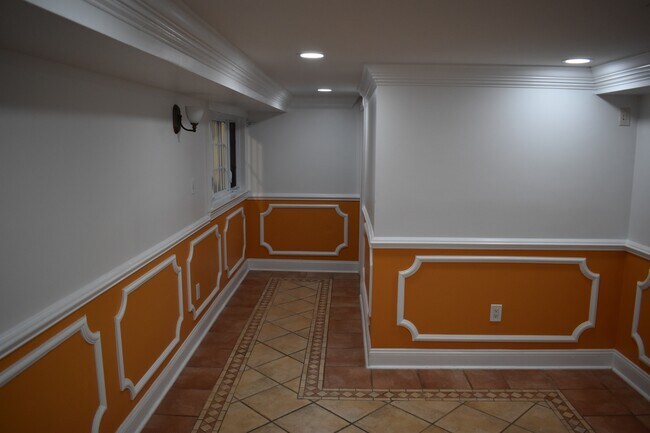 Building Photo - 6308 Joslyn Pl