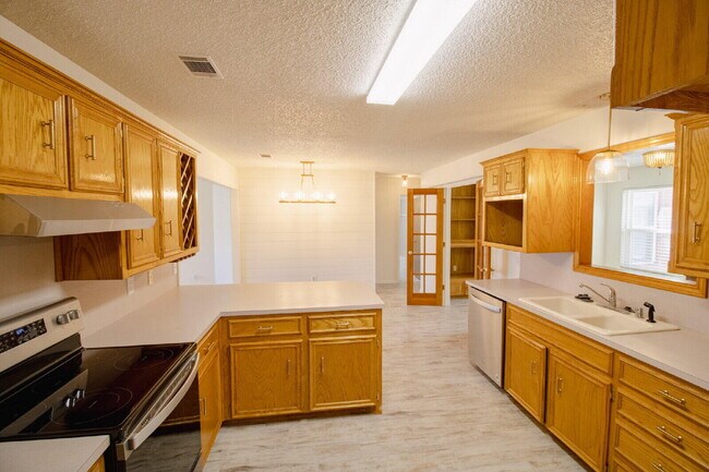 Building Photo - 5731 95th St