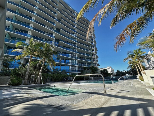 Building Photo - 17550 Collins Ave