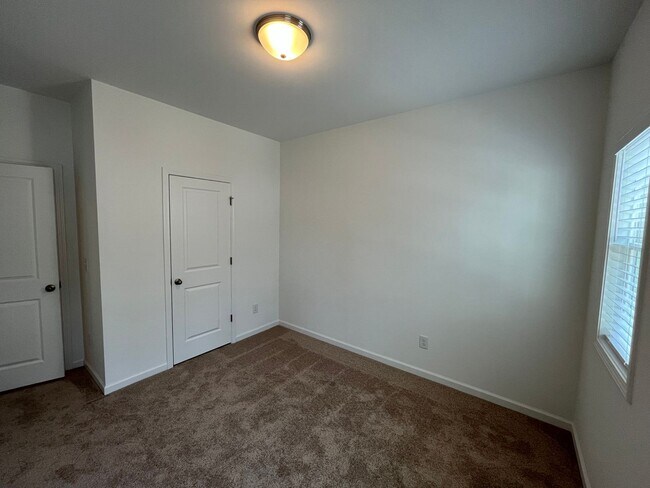 Building Photo - Stunning 3BD, 2.5BA Raleigh Townhome With ...