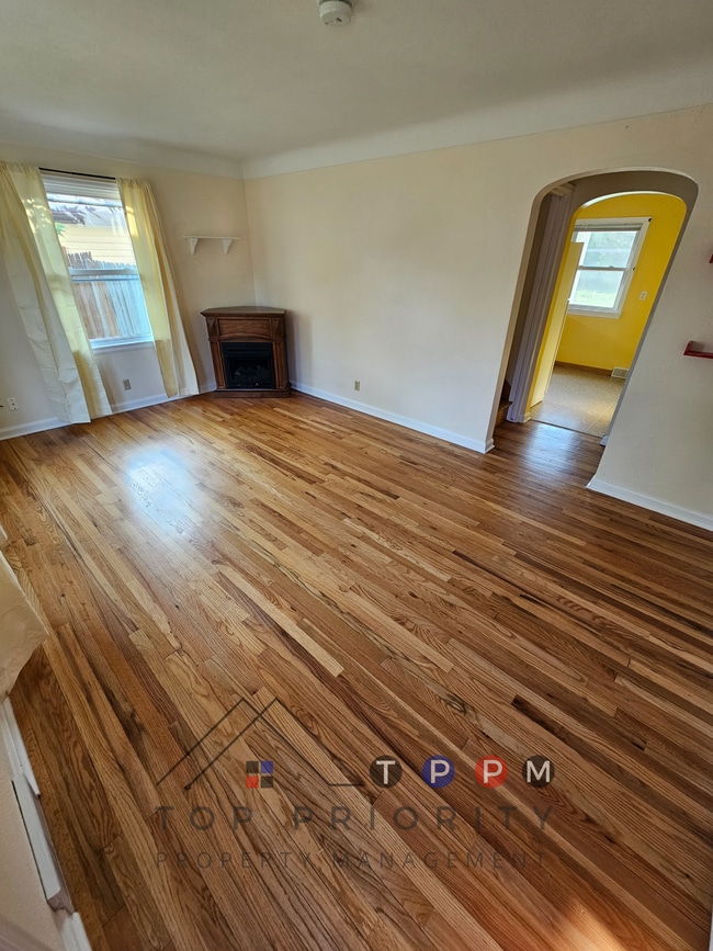 Building Photo - 1212 35th St NE