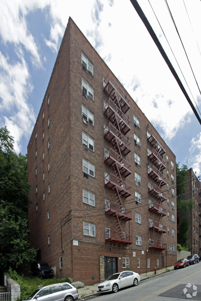 Building Photo - 622 Van Cortlandt Pk Ave