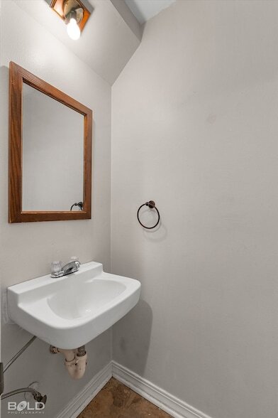 Building Photo - 236 Settlers Park Dr