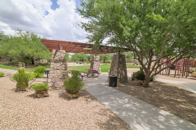 Building Photo - 6518 W Red Fox Rd