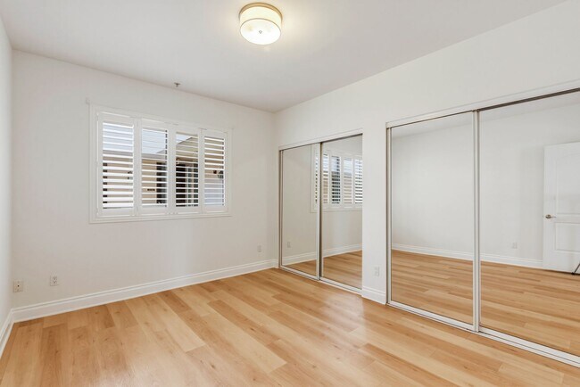Building Photo - Massive Three Bedroom Two Bath Condo Available now!