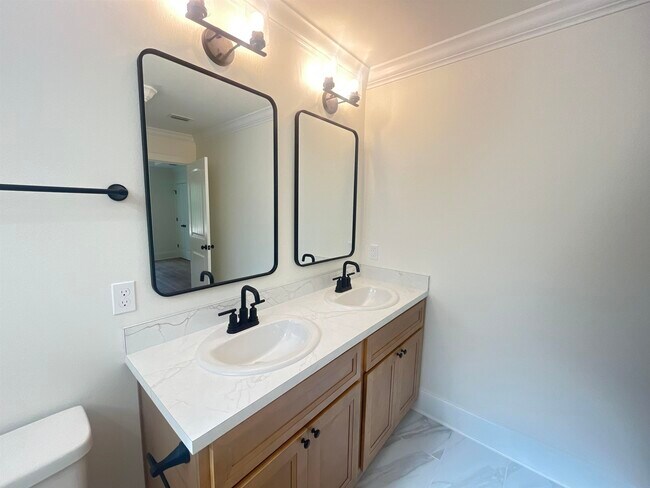 Building Photo - 31 Klickitat Dr