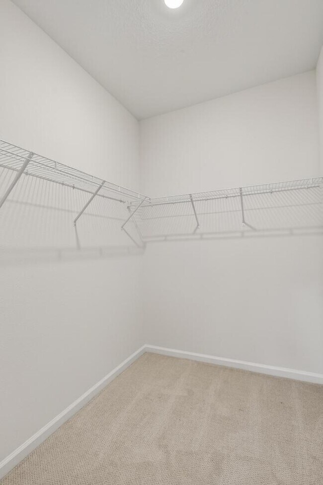 Building Photo - 368 Woods Ln