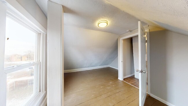 Building Photo - Lease to own! 5 bedroom/1 bath, Old Brooklyn.