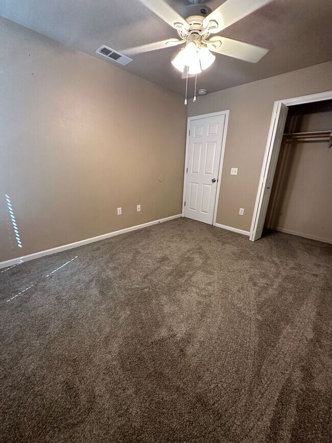 Building Photo - 1149 W 3rd St