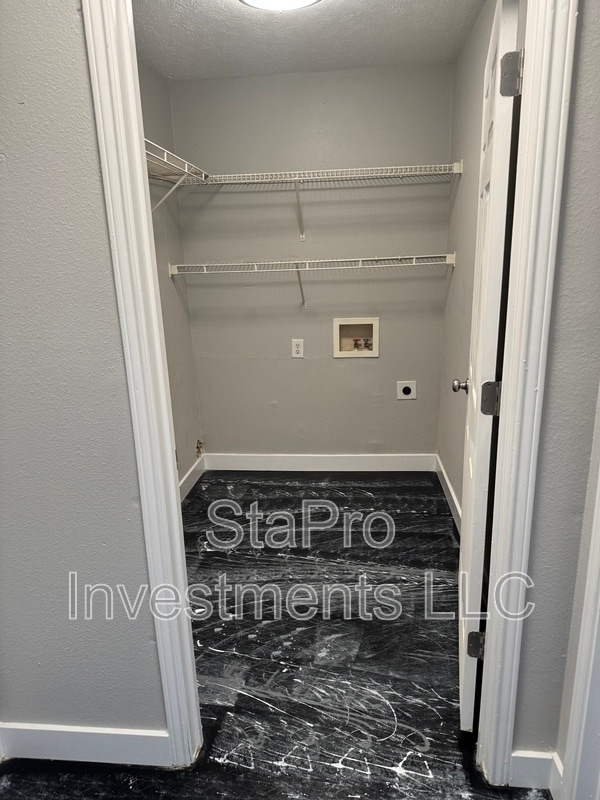 Building Photo - 128 Village Pl