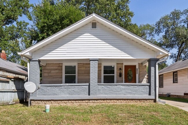 Building Photo - 1105 Winfield Ave
