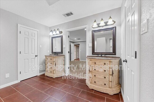 Building Photo - 20 Timberline Dr