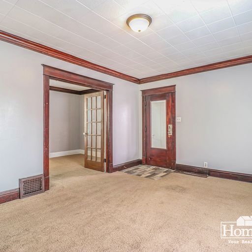 Building Photo - 4 bedrooms in River Park!
