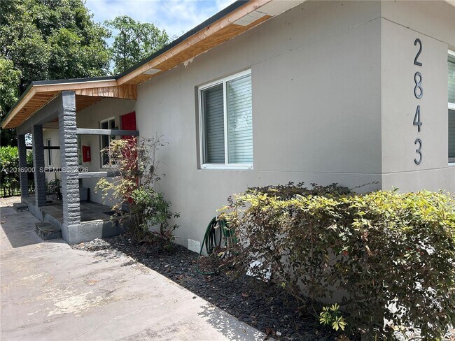 Building Photo - 2843 SW 37th Ct