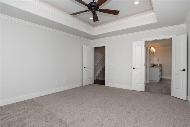 Building Photo - 4 Bed with LOFT!