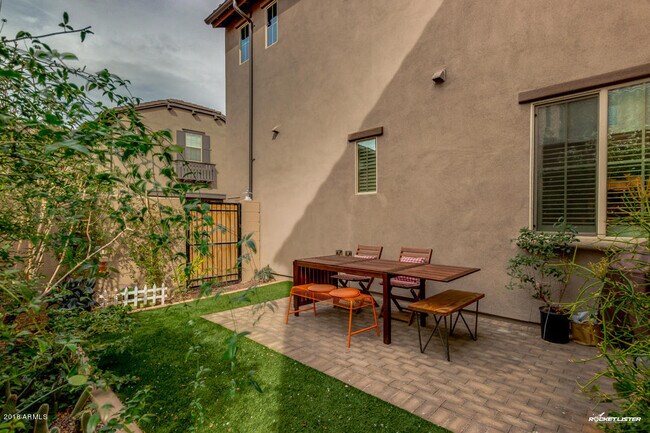 Building Photo - 15816 S 12th Way