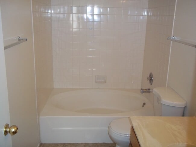 Building Photo - LAKEVIEW CONDOS