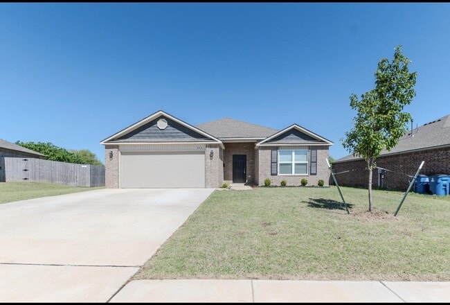 Building Photo - 755 Foxtail Dr