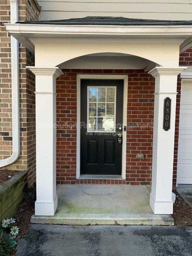 Building Photo - 6800 Blackstone Pl