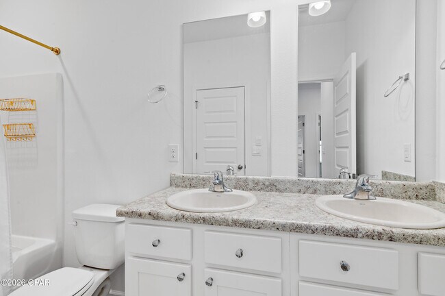 Building Photo - 56 Silverthorn St