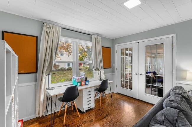 Building Photo - Beautifully Updated 4 Bedroom, 2.5 Bath Home in Fairview