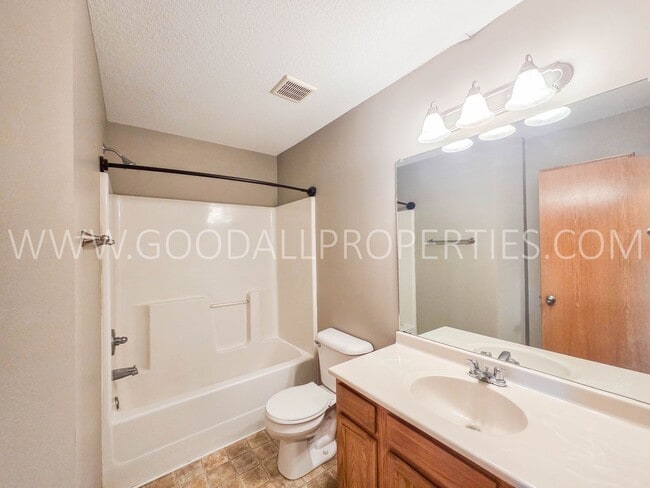 Building Photo - Urbandale Home in Waukee Schools with Office, Fireplace & 2-Car Garage
