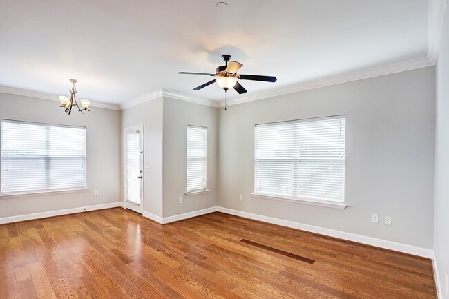 Building Photo - 2203 Dorrington St