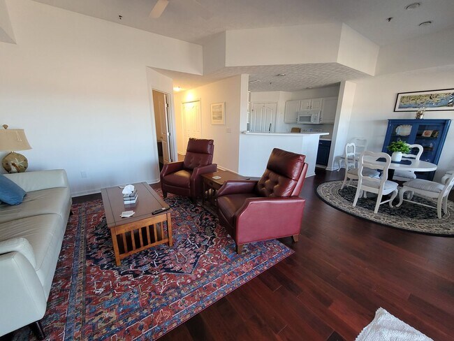 Building Photo - Welcome to our stunning 3-bedroom, 2-bathroom condo located in the beautiful city of Wilmington, NC.