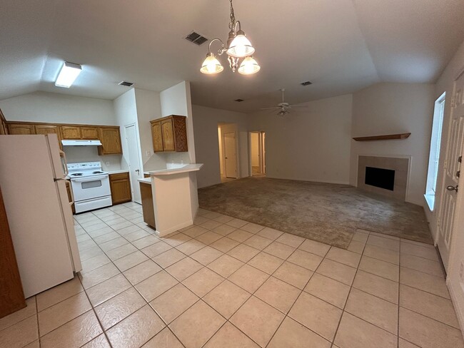 Building Photo - 3BR / 2BA Duplex in Hewitt, Texas | Midway...