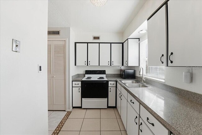 Building Photo - 3011 George Mason Ave