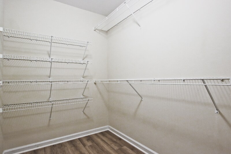 Building Photo - 462 Walnut Woods Dr