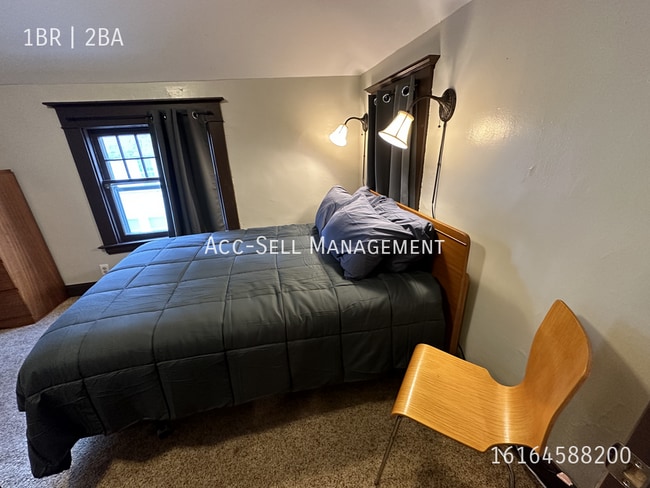 Building Photo - 643 Thomas St SE