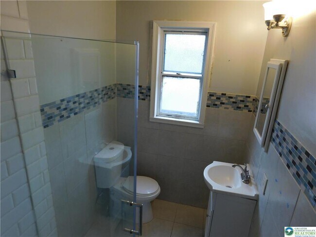 Building Photo - 1307 E 4th St