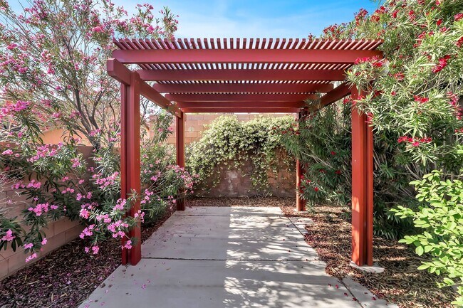 Building Photo - 3 BEDROOM SINGLE STORY IN HENDERSON!